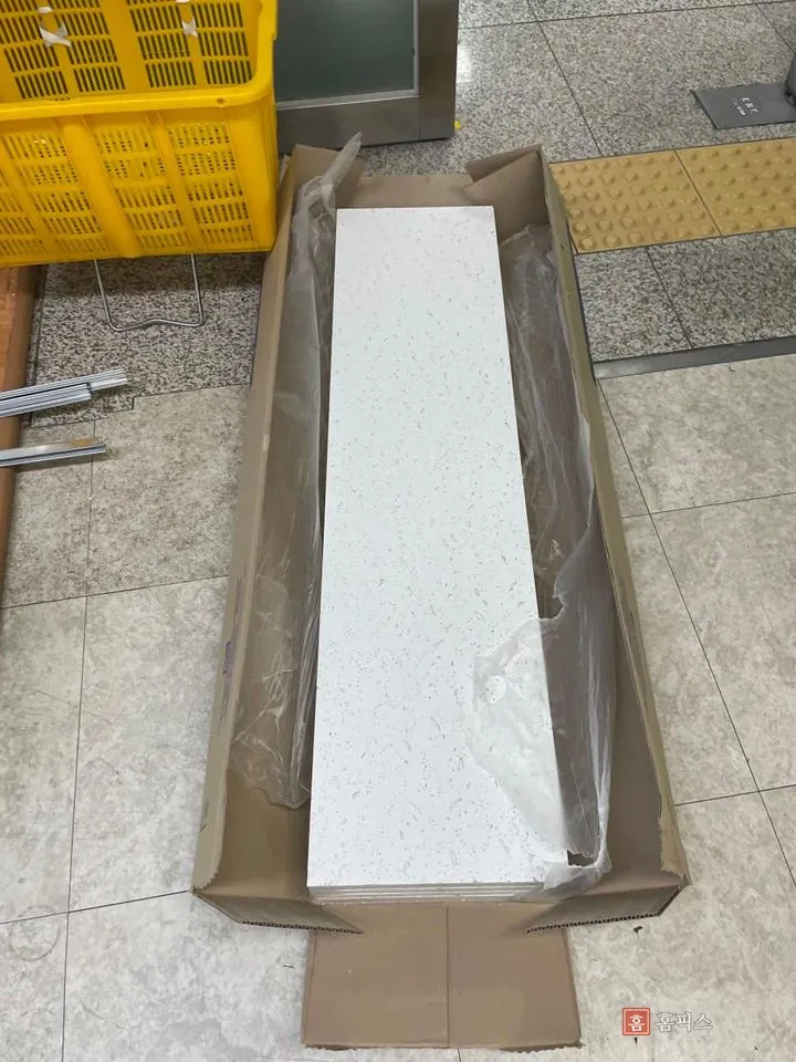박스에서 꺼낸 새 석고텍스 자재