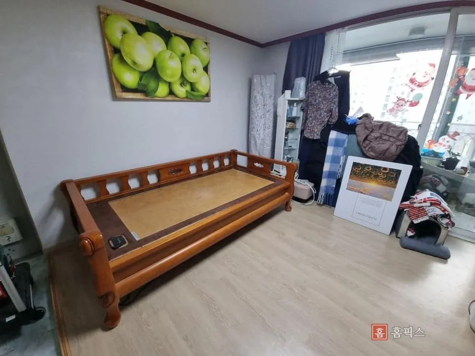 거실 창 쪽에서 본 설치 완료 모습